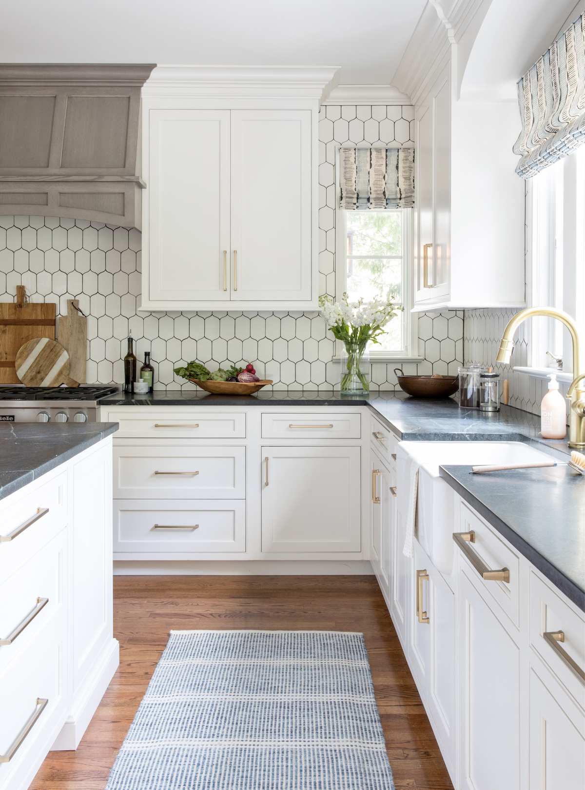 Download Bright and Fresh Renovation of a Classic Colonial - HAVEN