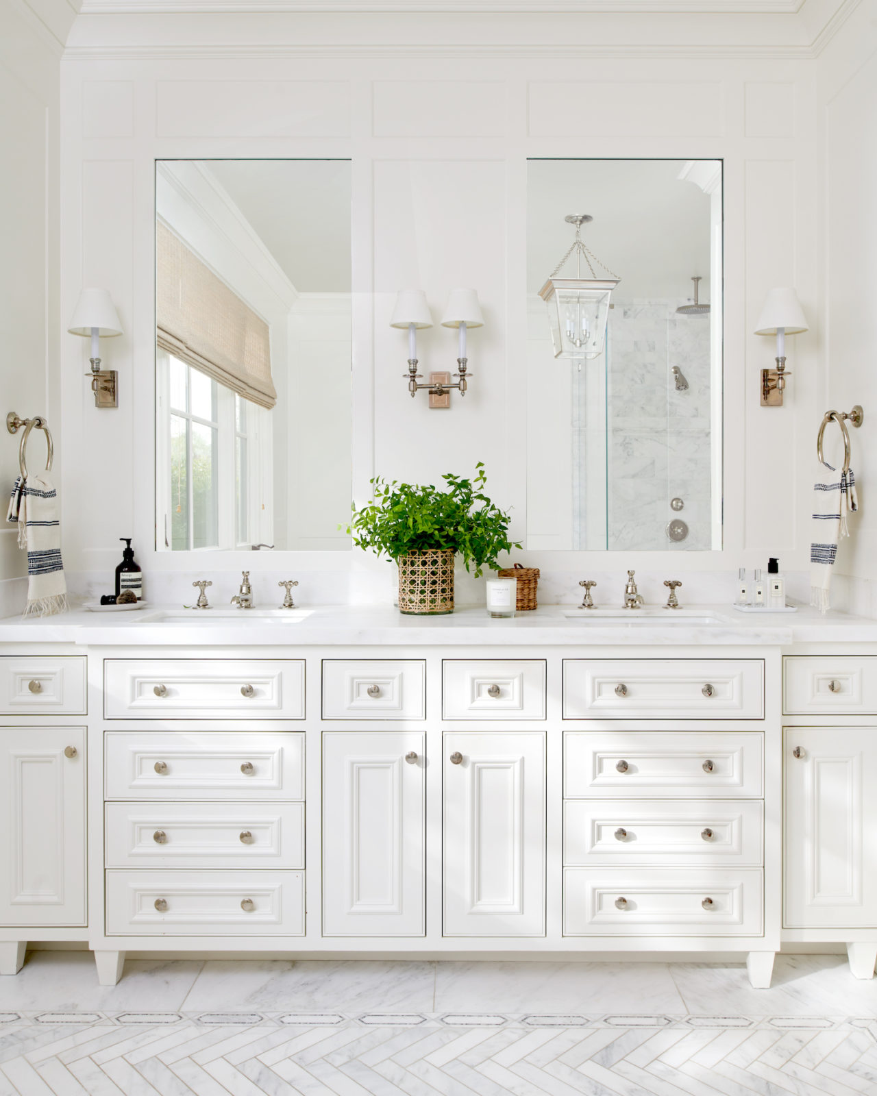 A Classic White Kitchen Graces This Timeless Manhattan Beach Home · Haven