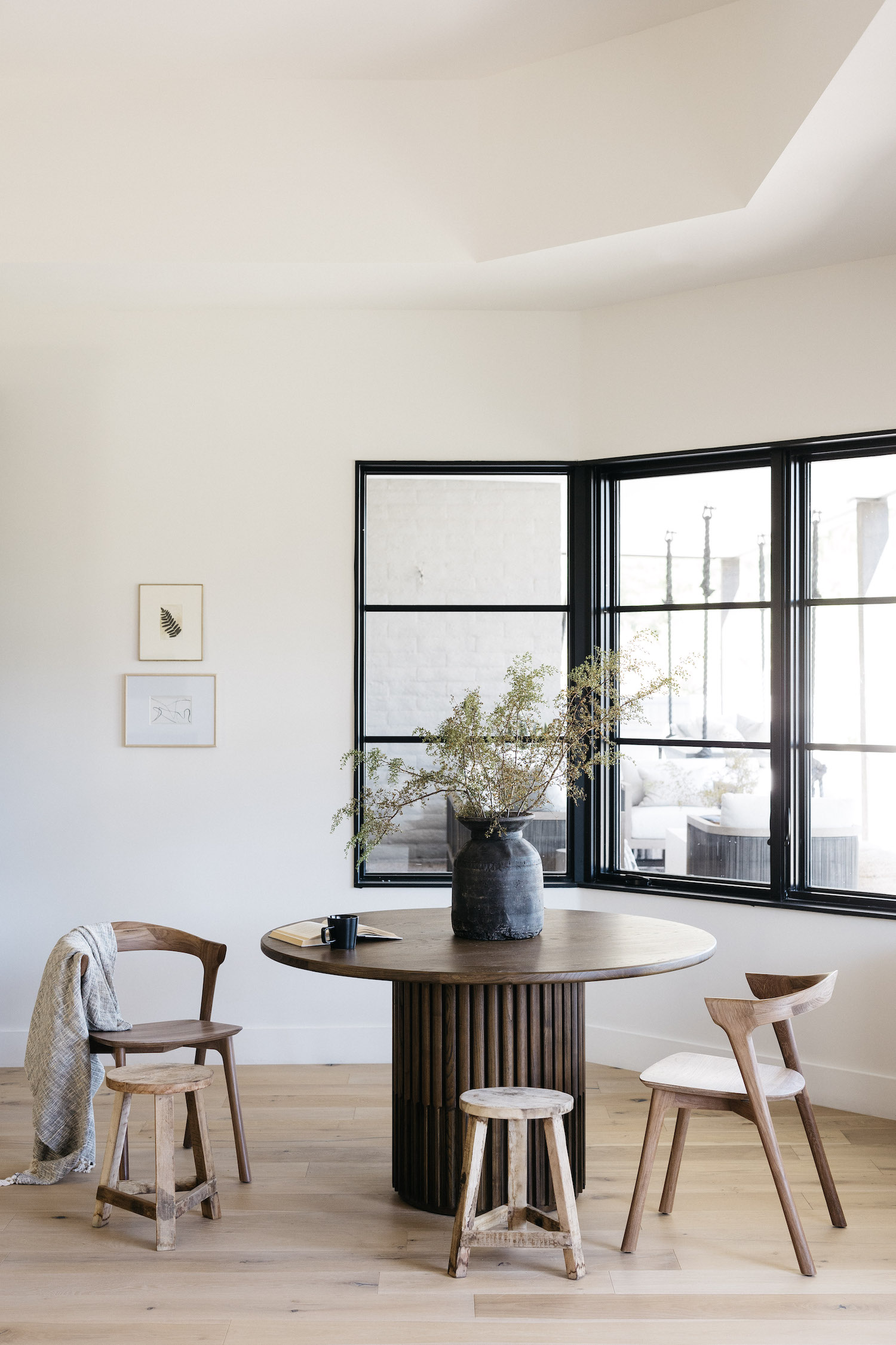 A Tranquil Open Air Courtyard Adds Intrigue and Flow to This Earthy ...