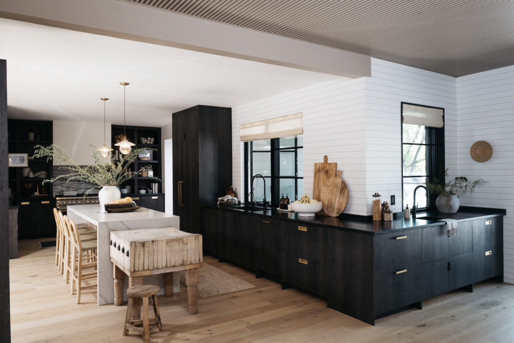 A Tranquil Open Air Courtyard Adds Intrigue and Flow to This Earthy ...