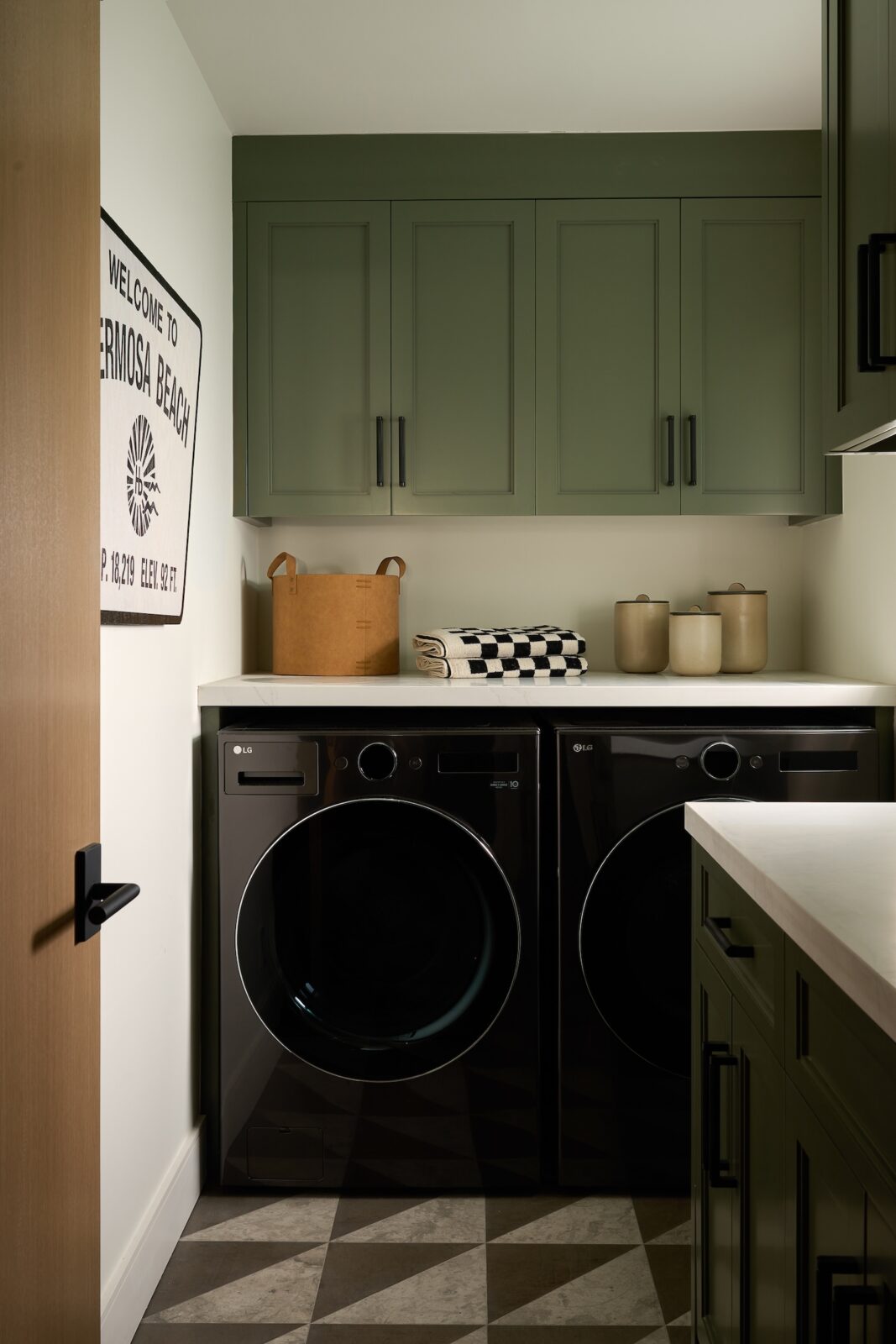 See How a Powder Room Slab Inspired the Color Story of This Coastal ...